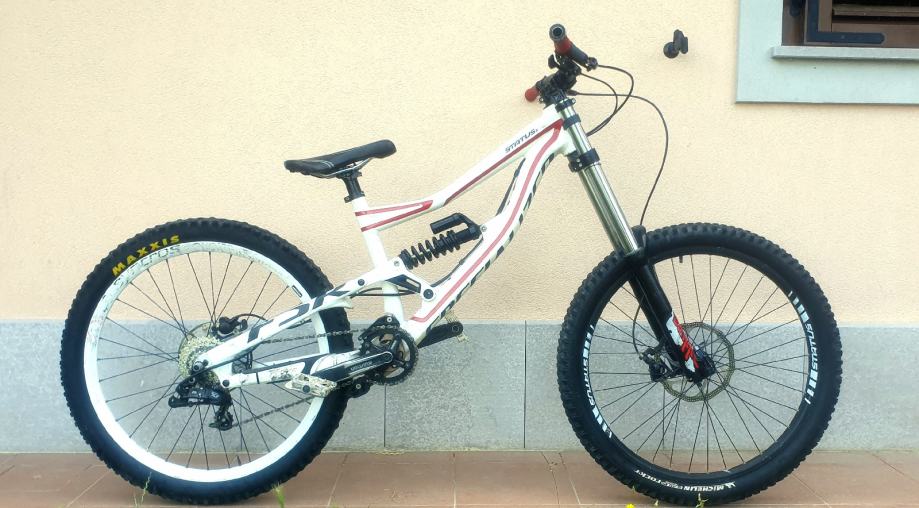 Specialized Status Downhill