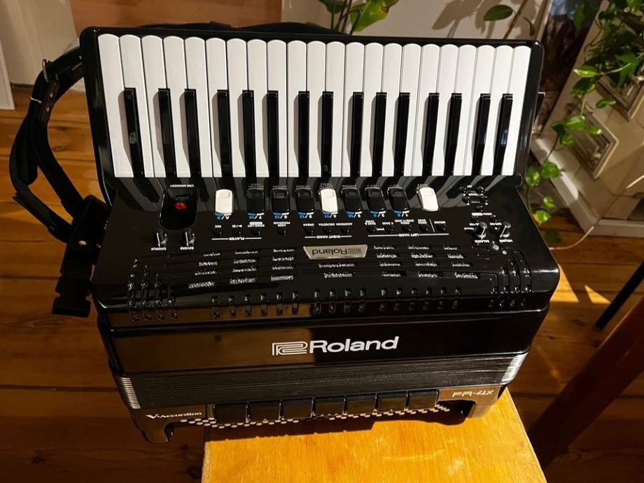 Harmonika Roland FR-4X