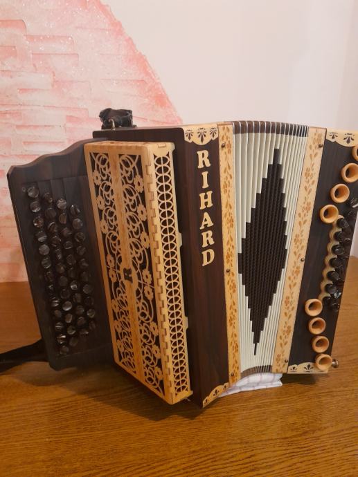 HARMONIKA