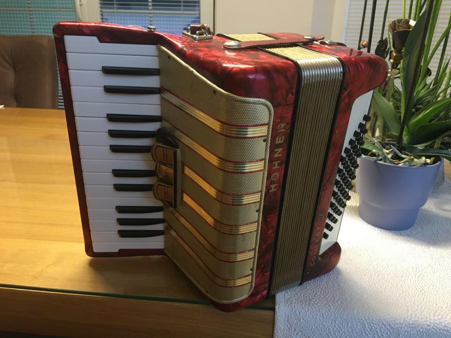 HOHNER Concertino I-48, servisirana, odlična, GARANCIJA.