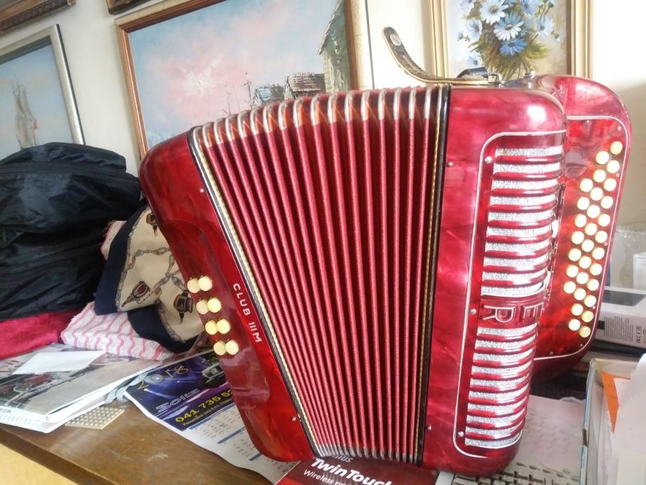 HOHNER  CORONA, diatonična,dobro stanje, prodam