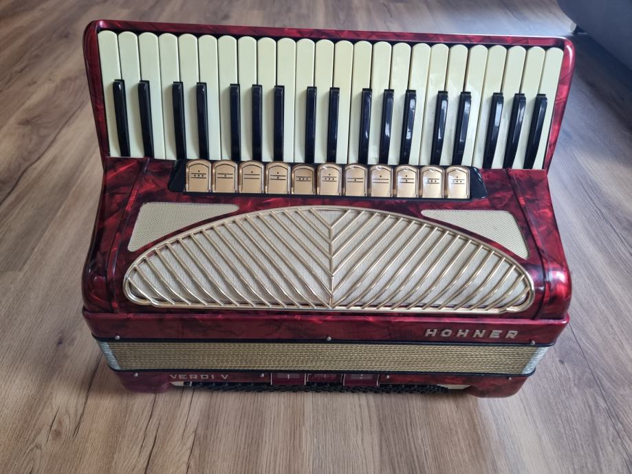 Hohner Verdi V 120 basna 4-glasna, lepo ohranjena