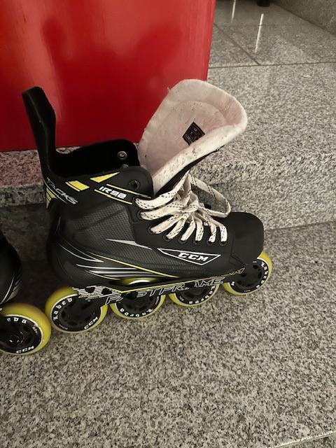 HOKEJSKI ROLERJI CCM Tacks IR92 št. 41