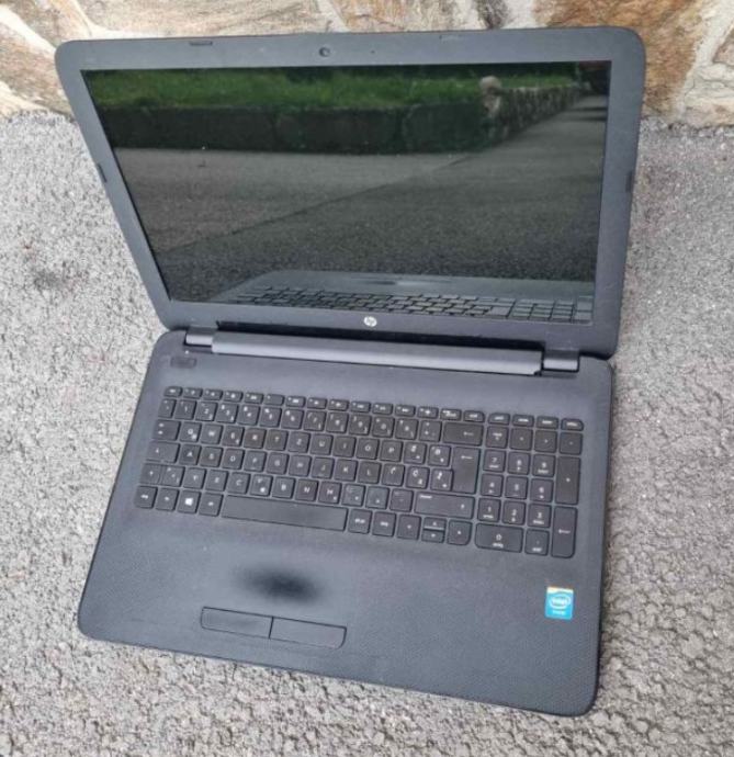 HP 15-ac120ng PRENOSNIK, 15.6", 4GB RAM