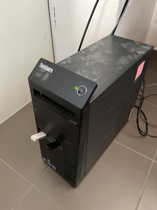 Namizni Računalnik PC Lenovo ThinkCentre