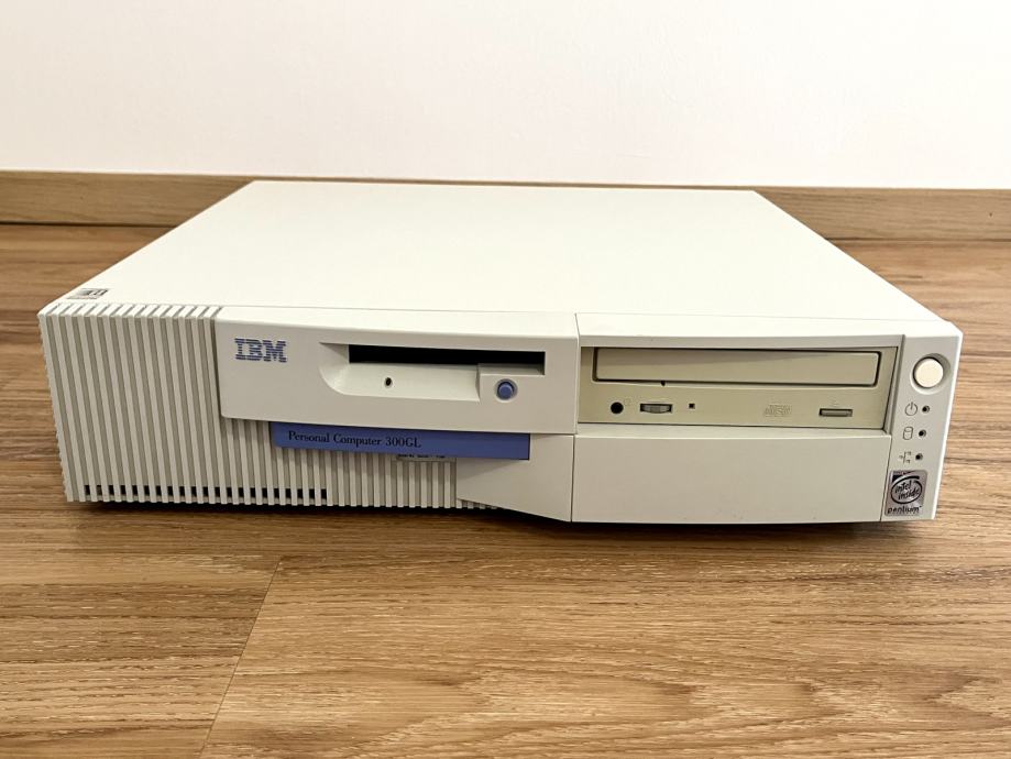 Vintage računalnik IBM PC 300GL