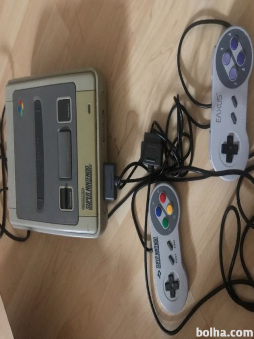 Nintendo snes z 2 x Kontroleri