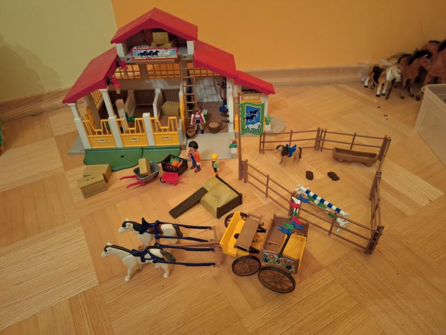 Playmobil - konjski hlev