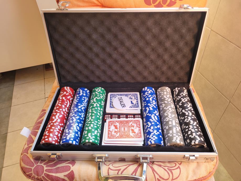 Poker Set 300 v aluminijastem kovčku