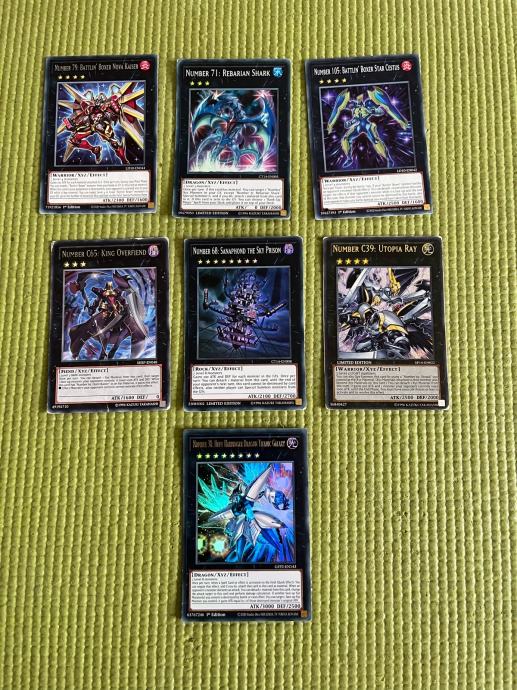 Yu-gi-oh karte 7 črnih kart številk+7 ovitkov