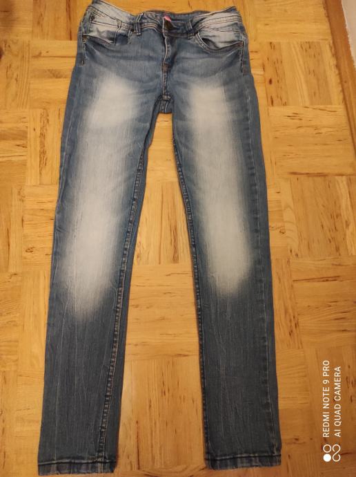 jeans hlače v  velikosti 152