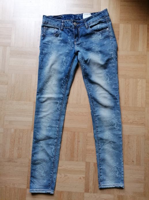 ŽENSKE JEANS HLAČE Z VRTNICAMI