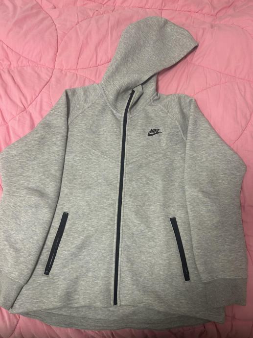 Nike jopa L, športna, z zadrga, samo 80 EUR