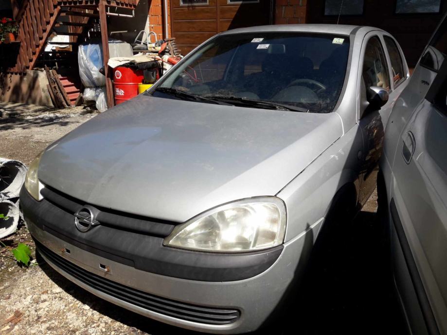 Opel Corsa C 1.7 DTI 16V po delih odbijač vrata luči deli Opel Corsa C