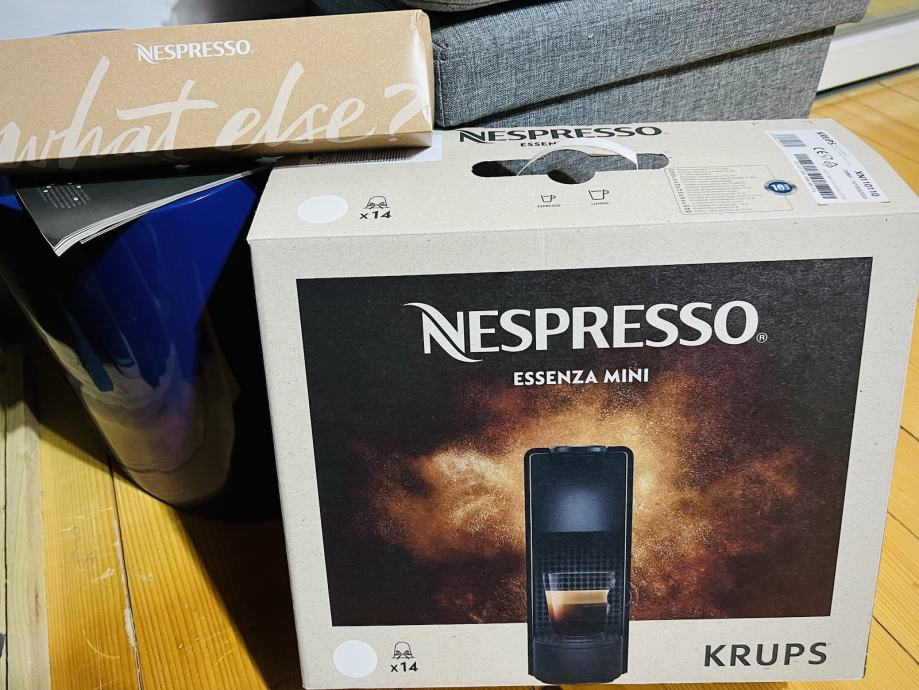 Kavni aparat Nespresso Essenza Mini, NOV