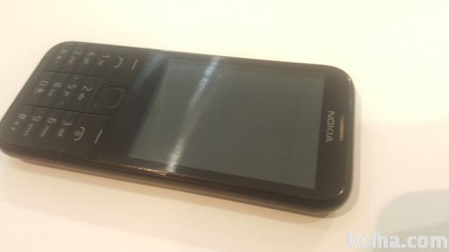 OBNOVLJENA NOKIA 225 KLASIČEN TELEFON NA VELIKE TIPKE