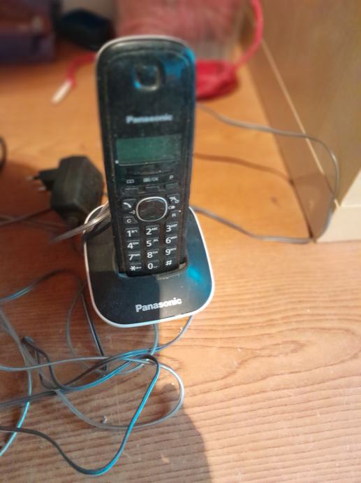 Telefon stacionarni prenosni Panasonic črn