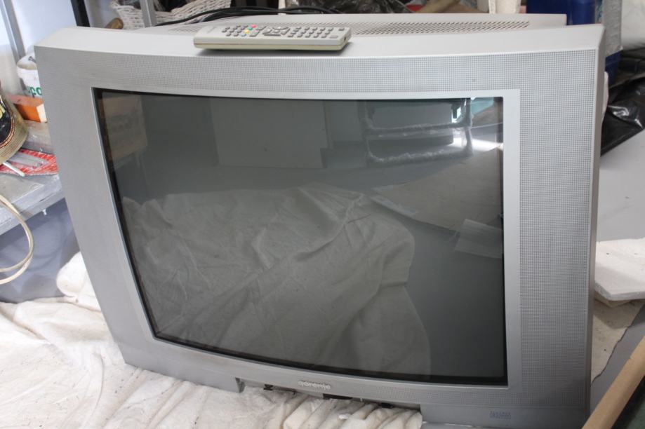 DELUJOČA BARVNA TV GORENJE IN TV MATRIX diag.70cm Z TV OMARICO