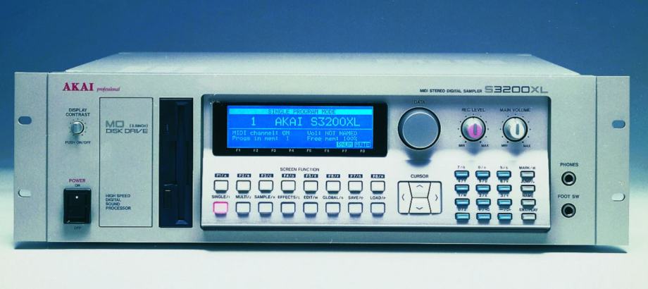 AKAI S3200XL