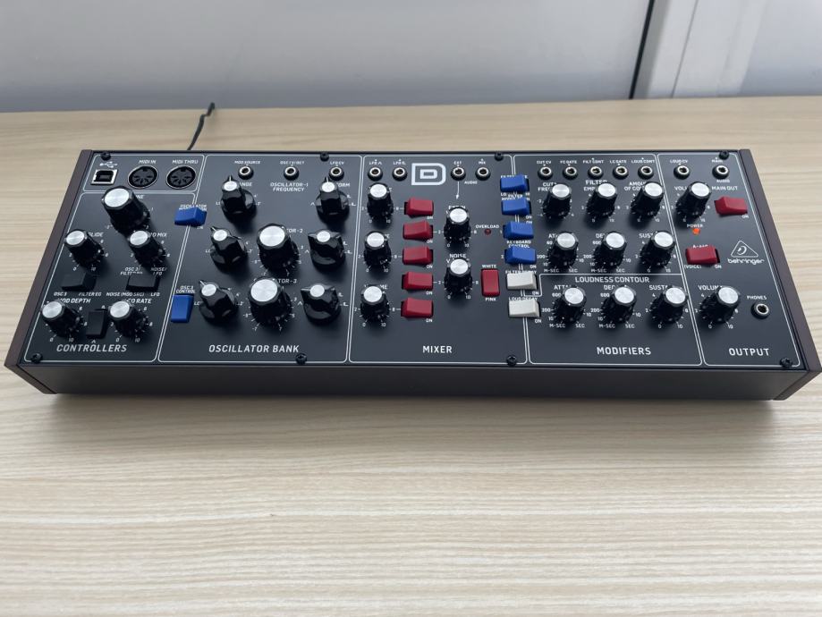 Behringer Model D