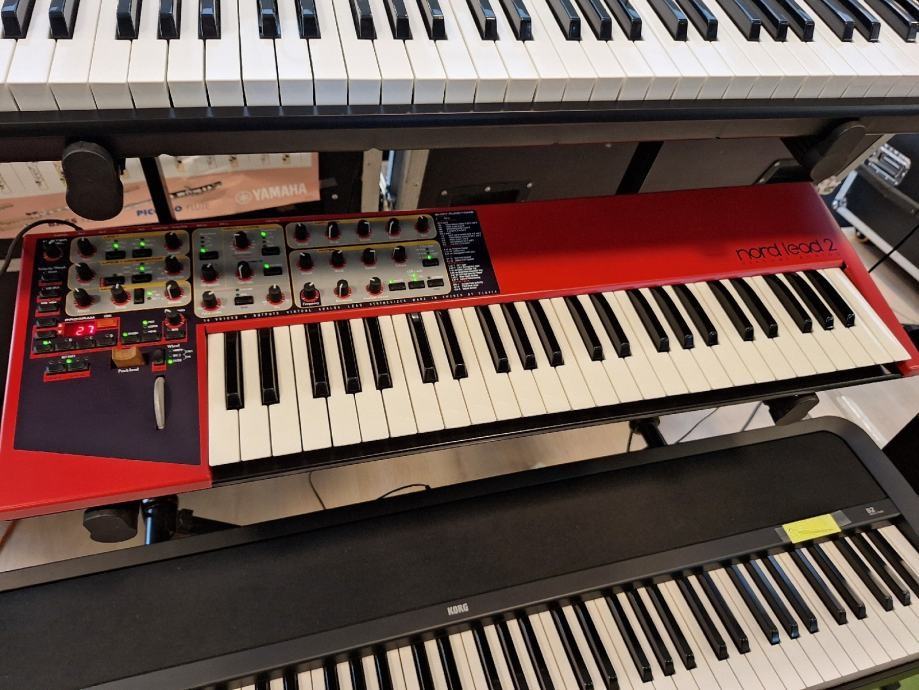 Clavia Nord Lead 2