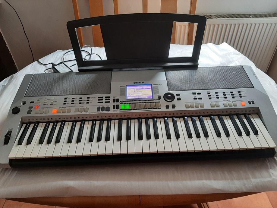 Električna klaviatura YAMAHA PSR S550