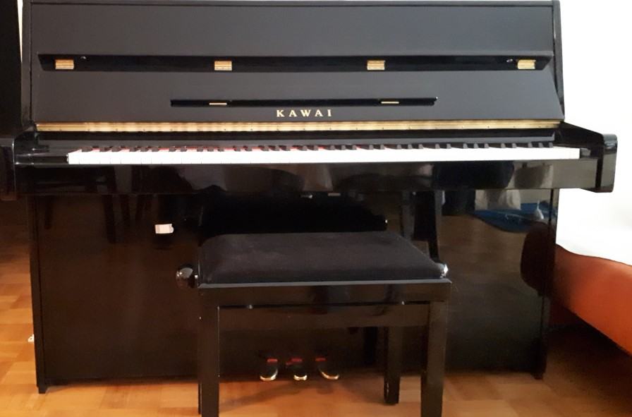 Kawai pianino K15 E črni sijaj, letnik 2013