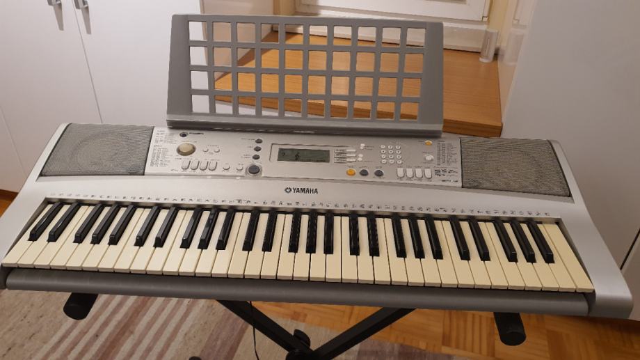 yamaha psr e303 cena