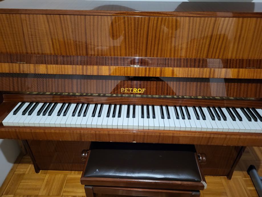 Pianino Petrof