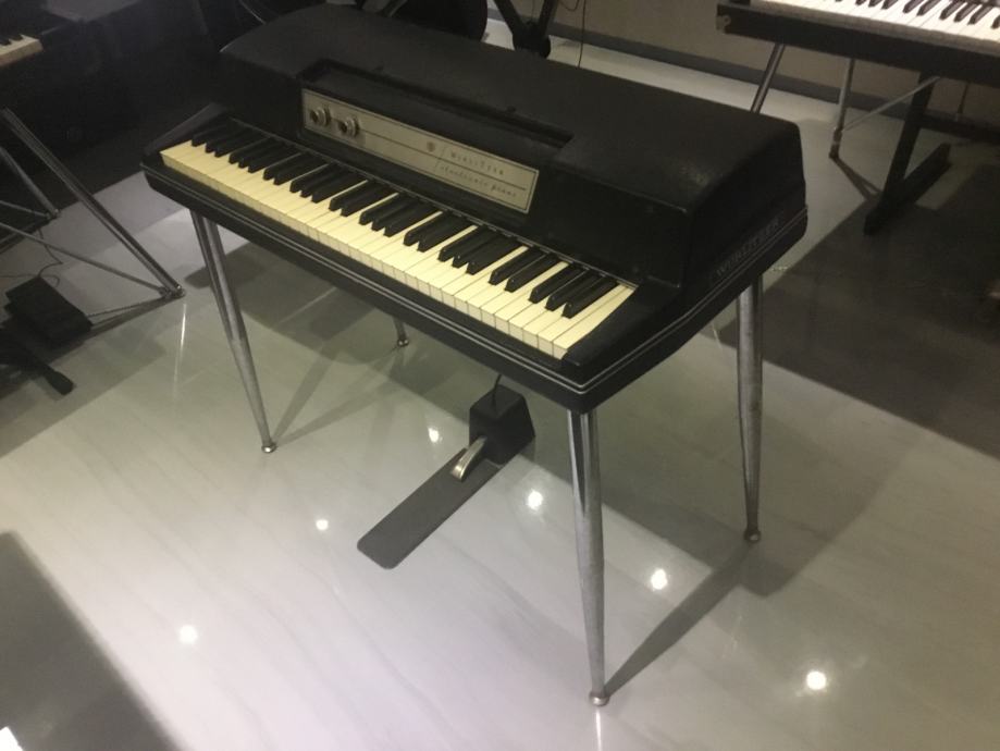 Wurlitzer A200 električni klavir