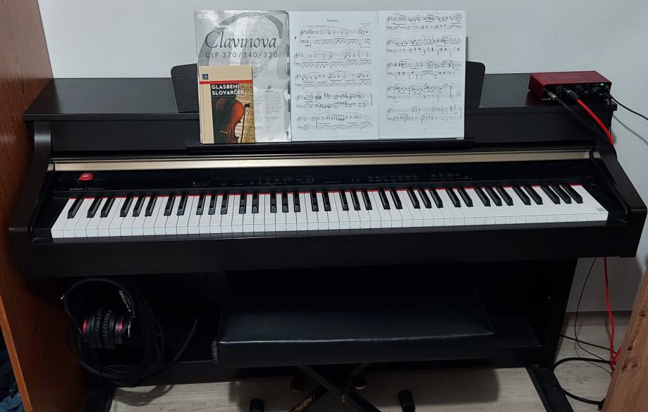 Yamaha Clavinova CLP 330 digitalni klavir