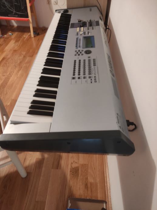 Yamaha Motif Es8