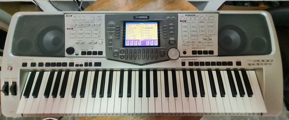 YAMAHA PSR-2000, SYNTHESIZER