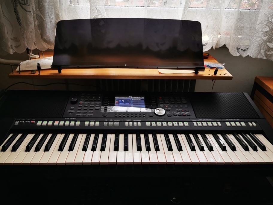 Yamaha PSR 950