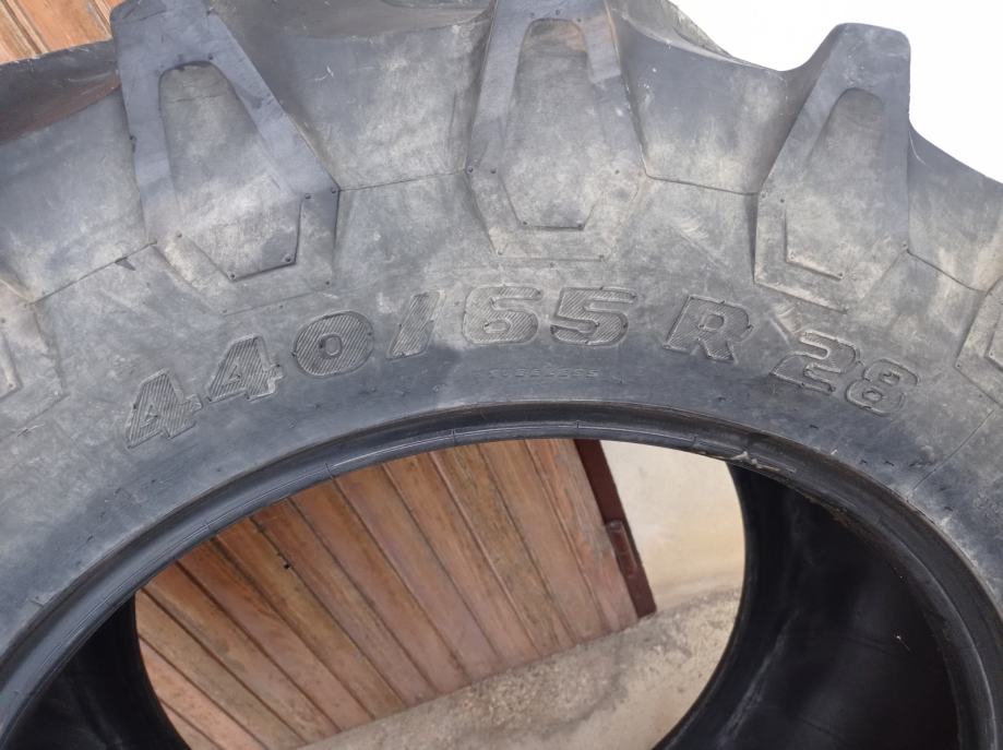 TRAKTORSKA GUMA 440/65R28