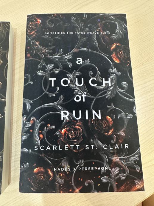 A touch of ruin - Scarlett St. Clair