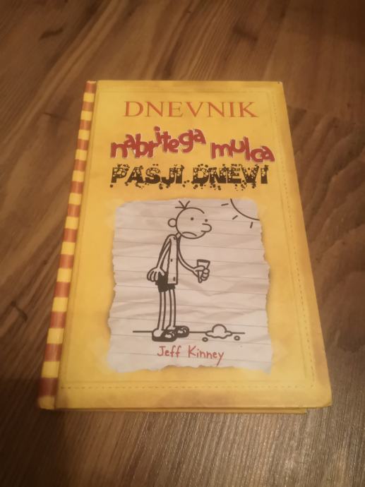 Dnevnik nabritega mulca Pasji dnevi - Kinney