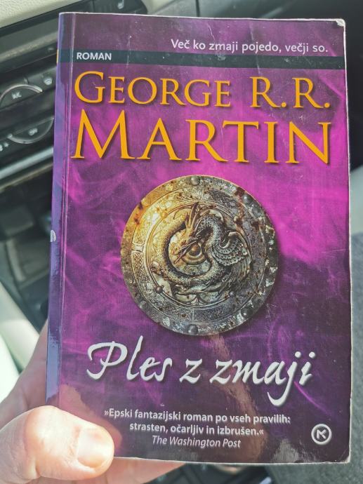 Knjiga Ples z zmaji (GRR Martin)