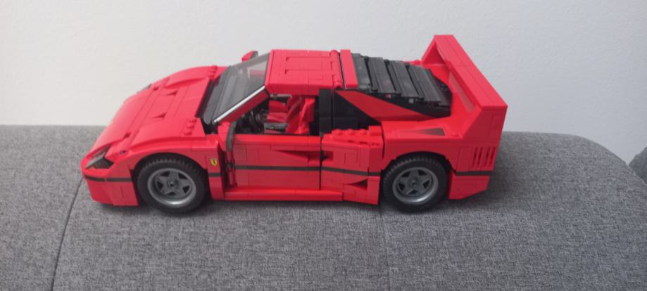 LEGO 10248 FERRARI F40