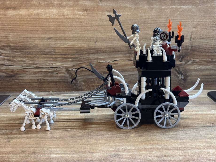 Lego 7092 Skeletons' Prison Carriage