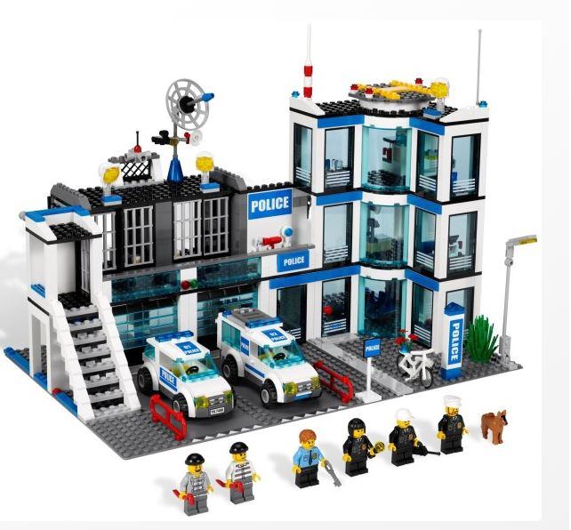 lego city 7498 policijska postaja