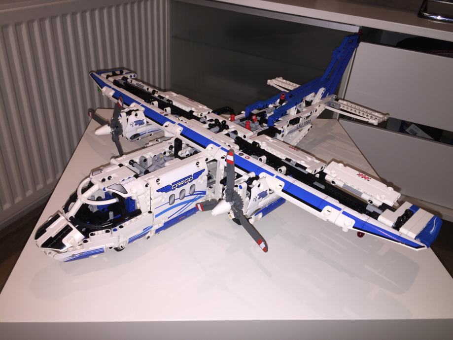 LEGO Technic 42025 Cargo Plane