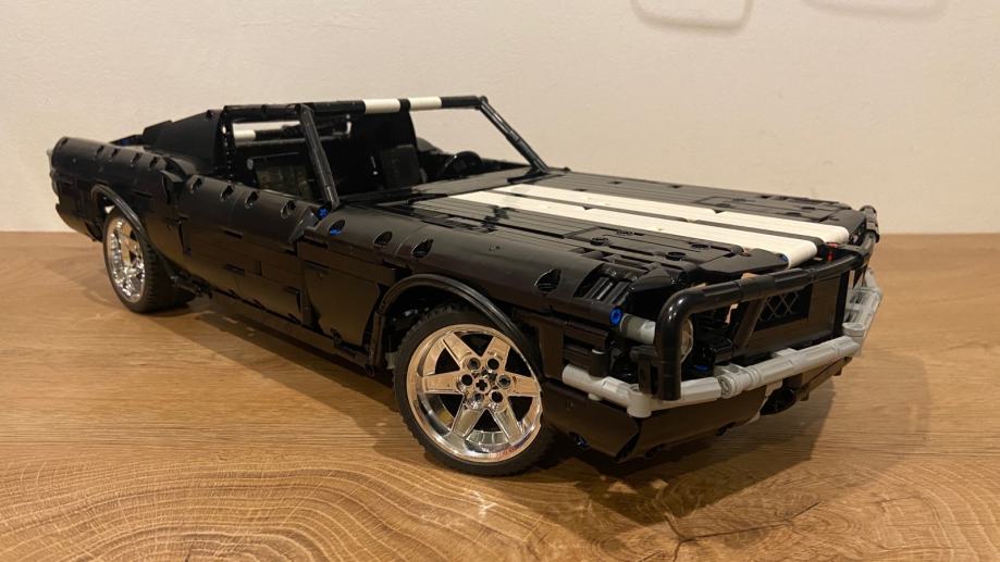 Lego Technic Ford Mustang Fastback 1:10