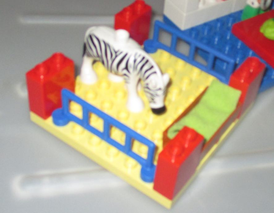 Velik Set Lego Duplo Klinika Za Male Ivali Set Z Zdravnikom