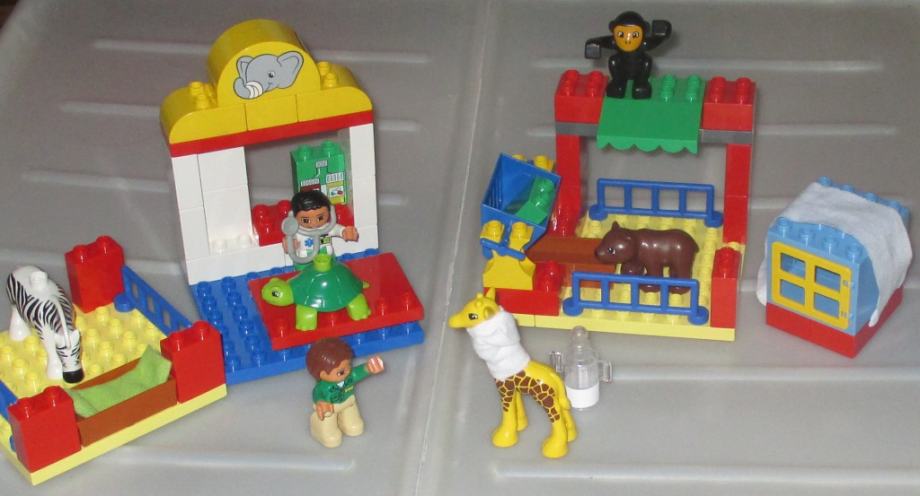 Velik Set Lego Duplo Klinika Za Male Ivali Set Z Zdravnikom