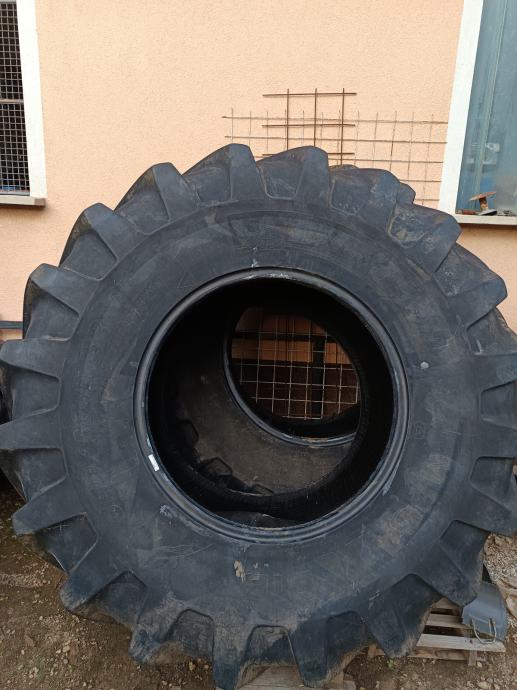 Pnevmantike 650/75 R32 Michelin