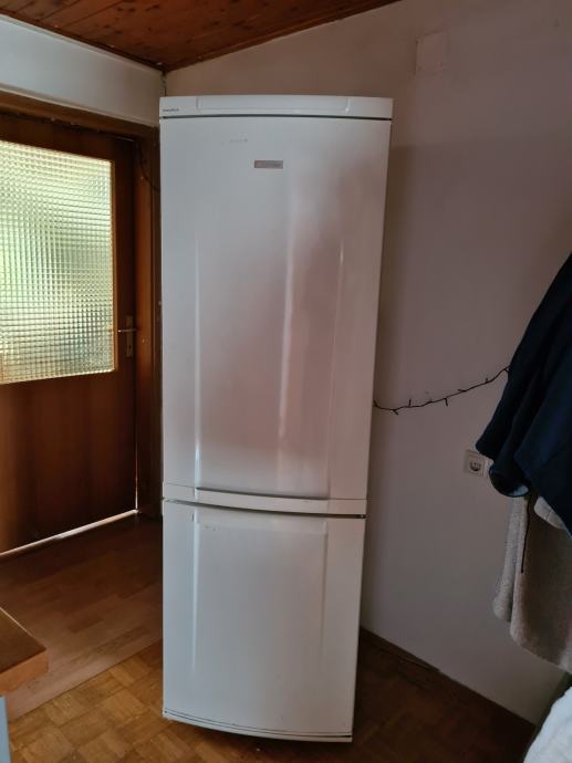 Hladilnik z zamrzovalnikom ELECTROLUX ERB36233W