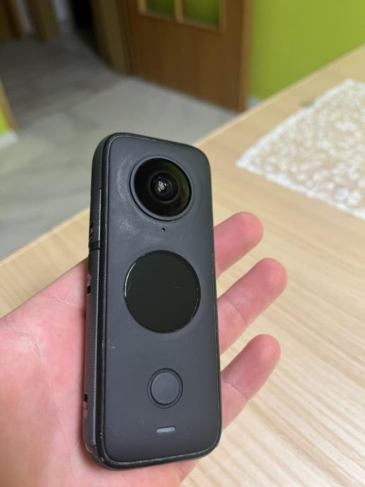 Insta360 X2