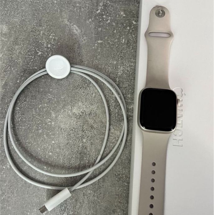 Apple Watch Series 8 (GPS) z ohišjem 41 mm