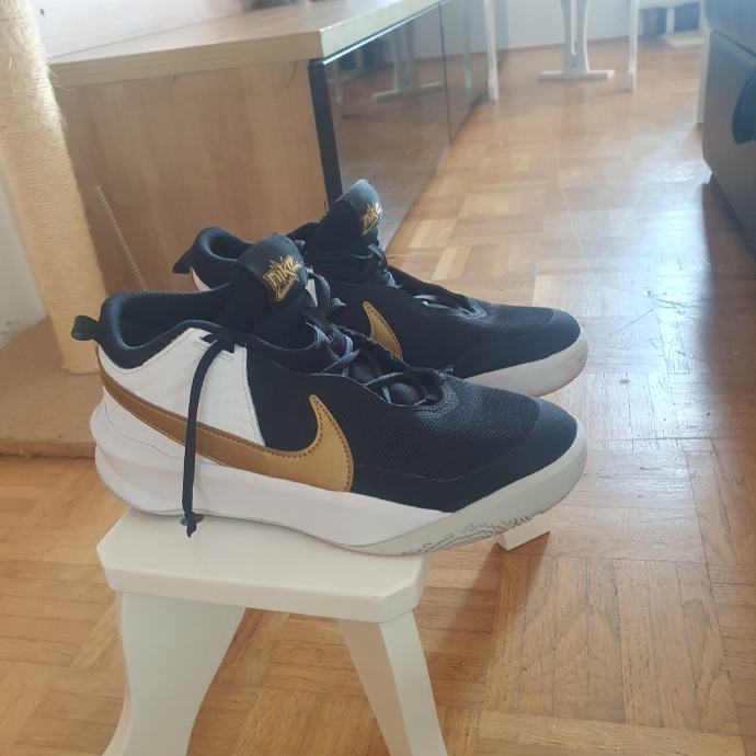 Košarkarske superge Nike Hustle dx